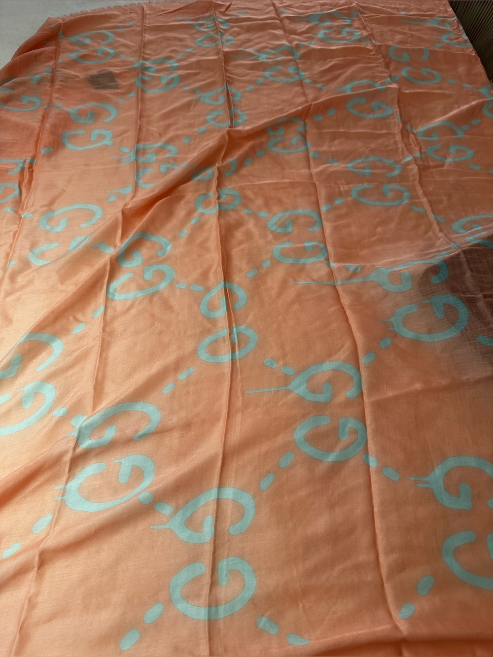 Gucci Coral Scarf with Light Blue Logo Motif - Picture 11 of 13